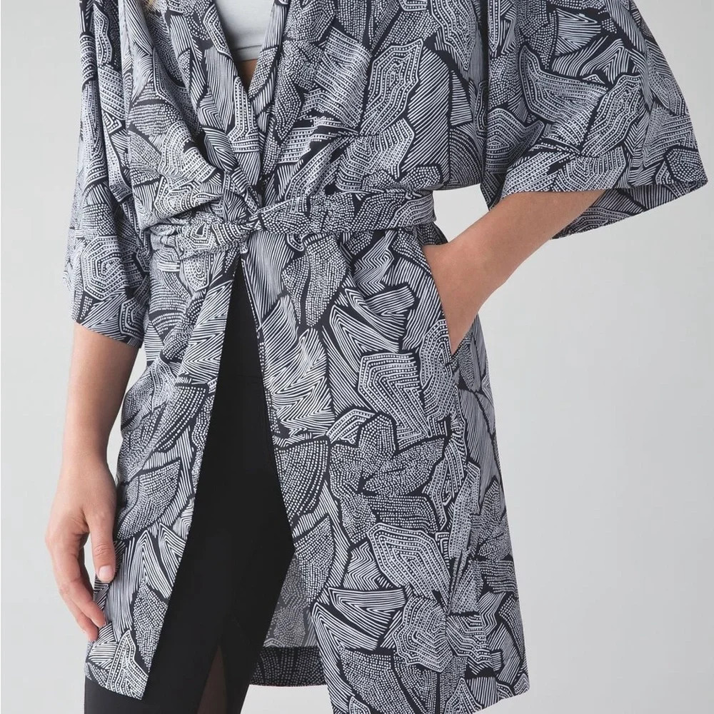 🆕 Lululemon Yoga Haven Kimono Dottie Tribe